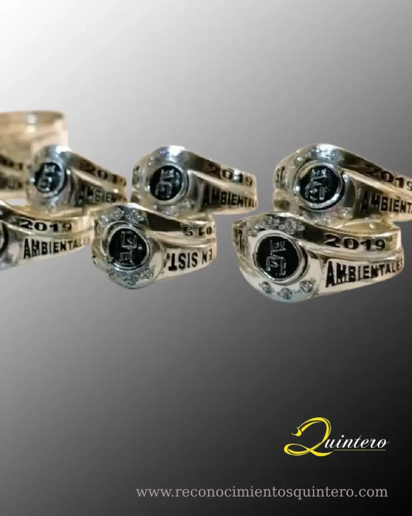 Anillos Personalizados de Plata y Oro para Graduación